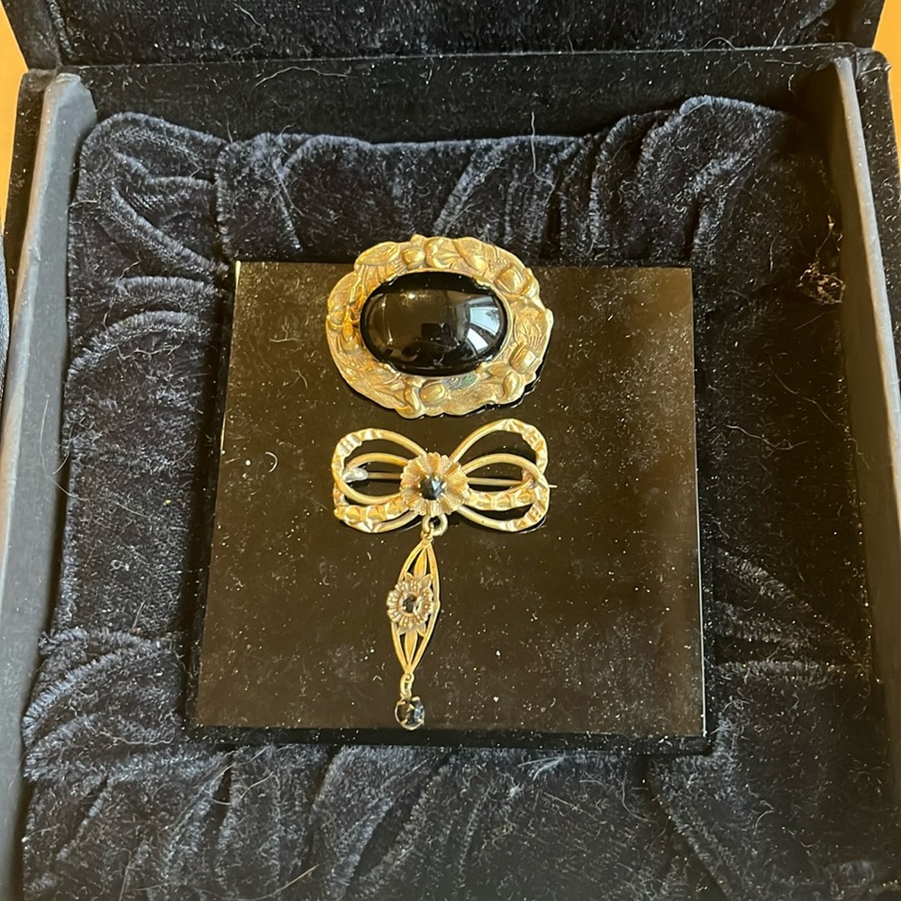 Solid brass brooches with genuine onyx stones